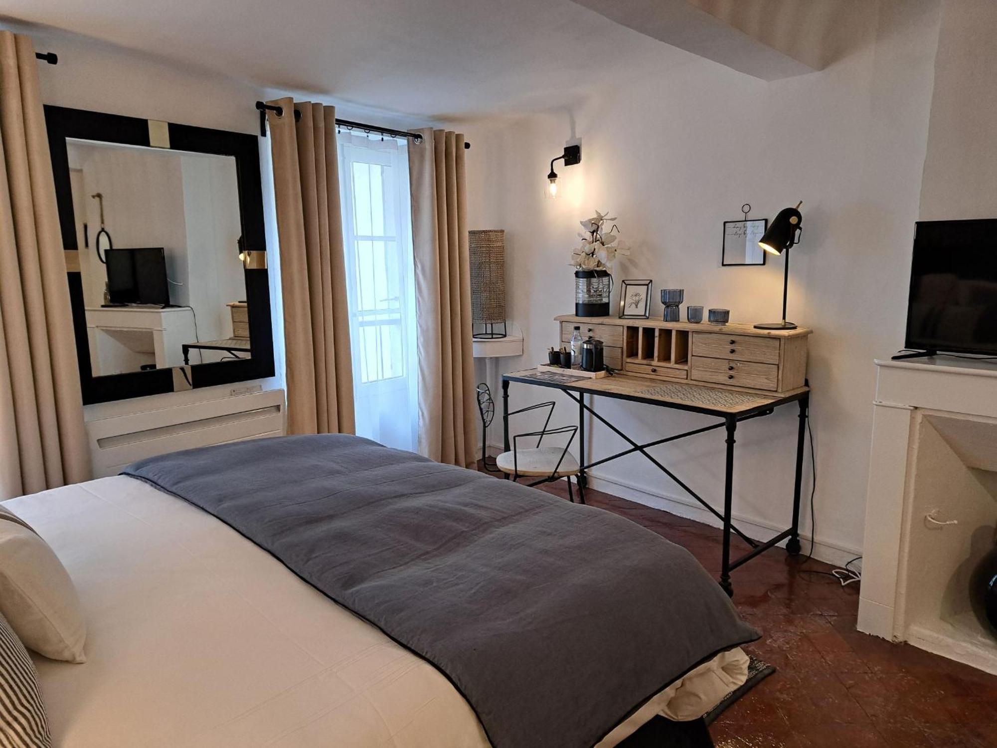 Hotel Le Patio De Sophie ซิสเตรง ภายนอก รูปภาพ
